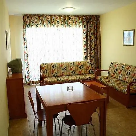 מלון Festival Village