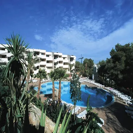 מלון Festival Village סאלו