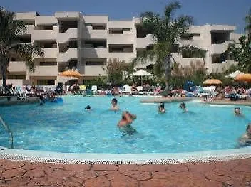 מלון Festival Village סאלו